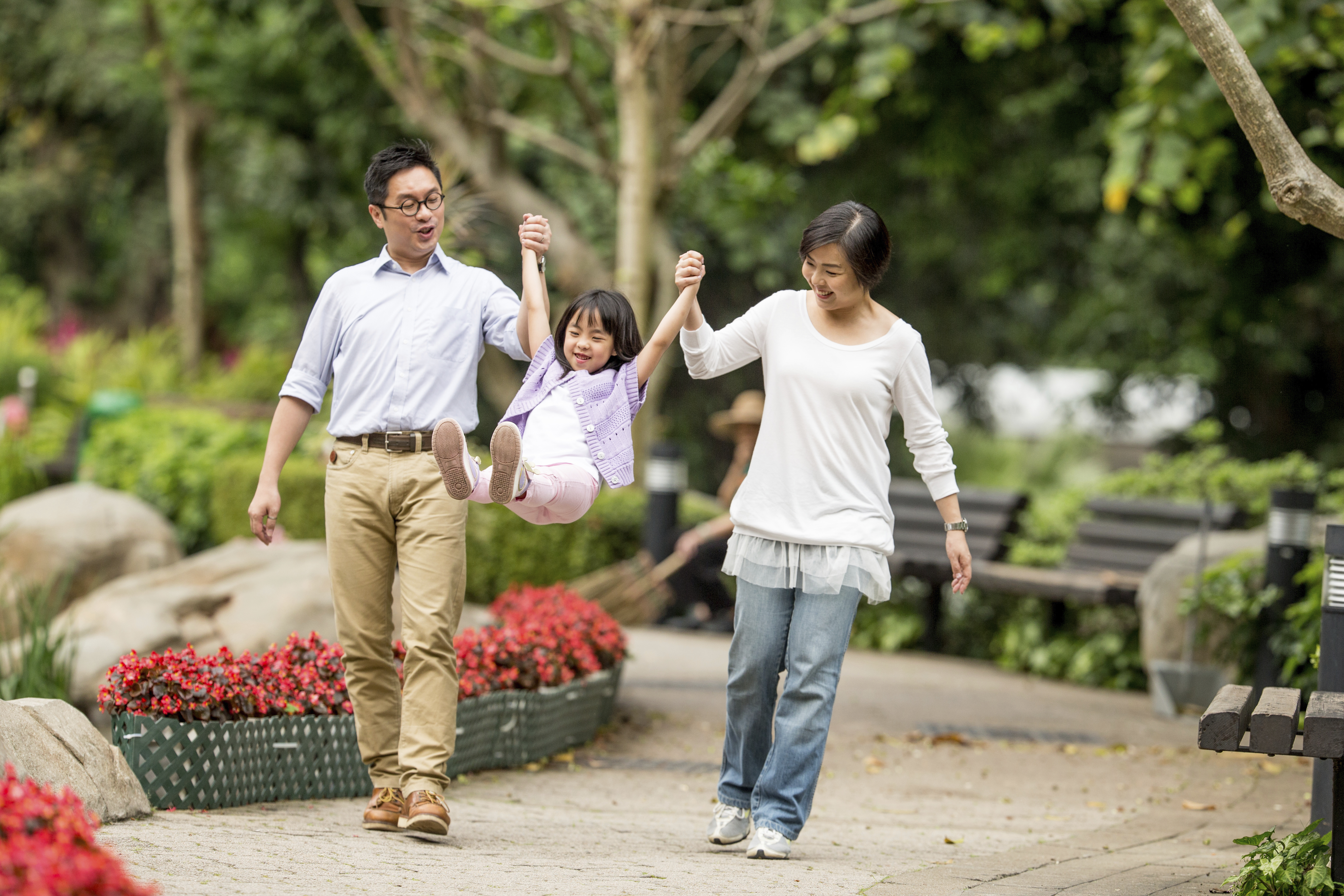 LIF_Family_Walking_001.jpg